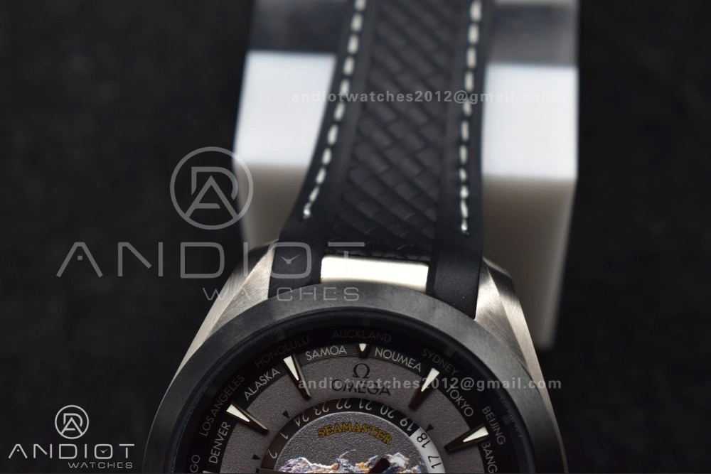 Sleek Aqua Terra GMT Worldtimer 43mm Titanium VSF 1:1 Best Edition on SS Bracelet A8938 Super Clone 22