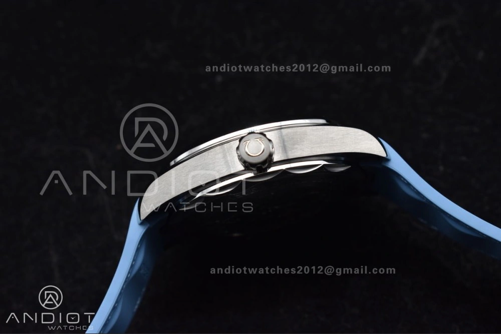 Aqua Terra GMT Worldtimer 43mm VSF 1:1 Best Edition Summer Blue Dial on Blue Rubber Strap A8938 Super Clone Durable 511