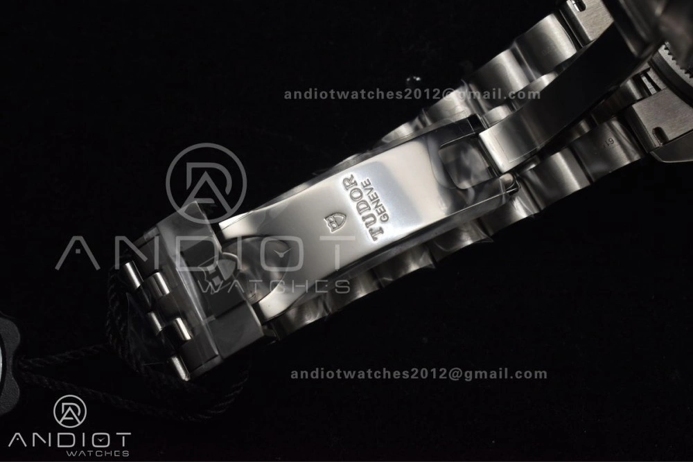 SmoothTexture Heritage Black Bay Red Bezel ZF 1:1 Best Edition on SS Jubilee Bracelet A 1274