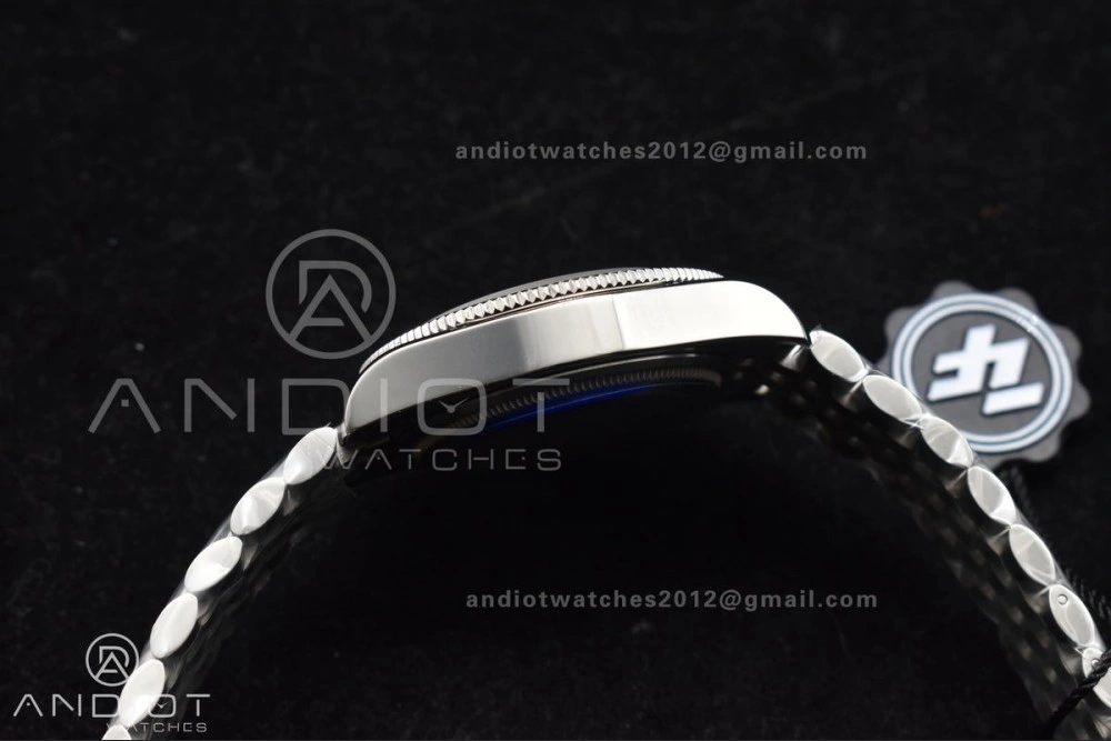 SmoothTexture Heritage Black Bay Red Bezel ZF 1:1 Best Edition on SS Jubilee Bracelet A 1274