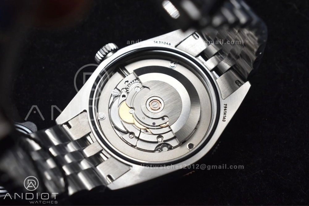 SmoothTexture Heritage Black Bay Red Bezel ZF 1:1 Best Edition on SS Jubilee Bracelet A 1274