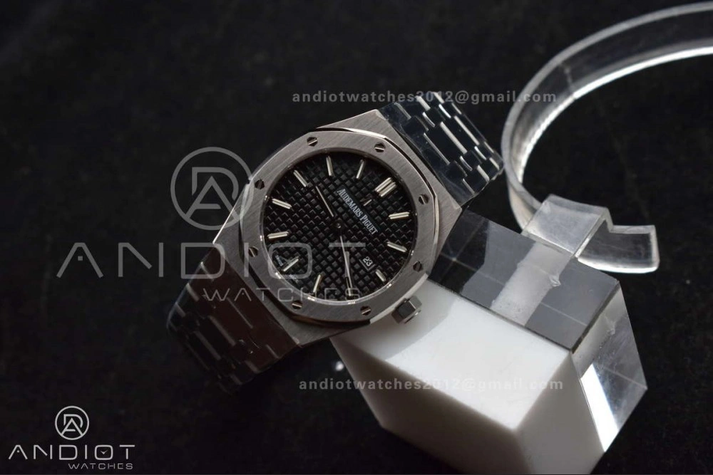 EasyCare Lady Royal Oak 33mm 67651 SS V7F 1:1 Best Edition Black Textured Dial on SS Bracelet Ronda Quartz to AP Cal. 109