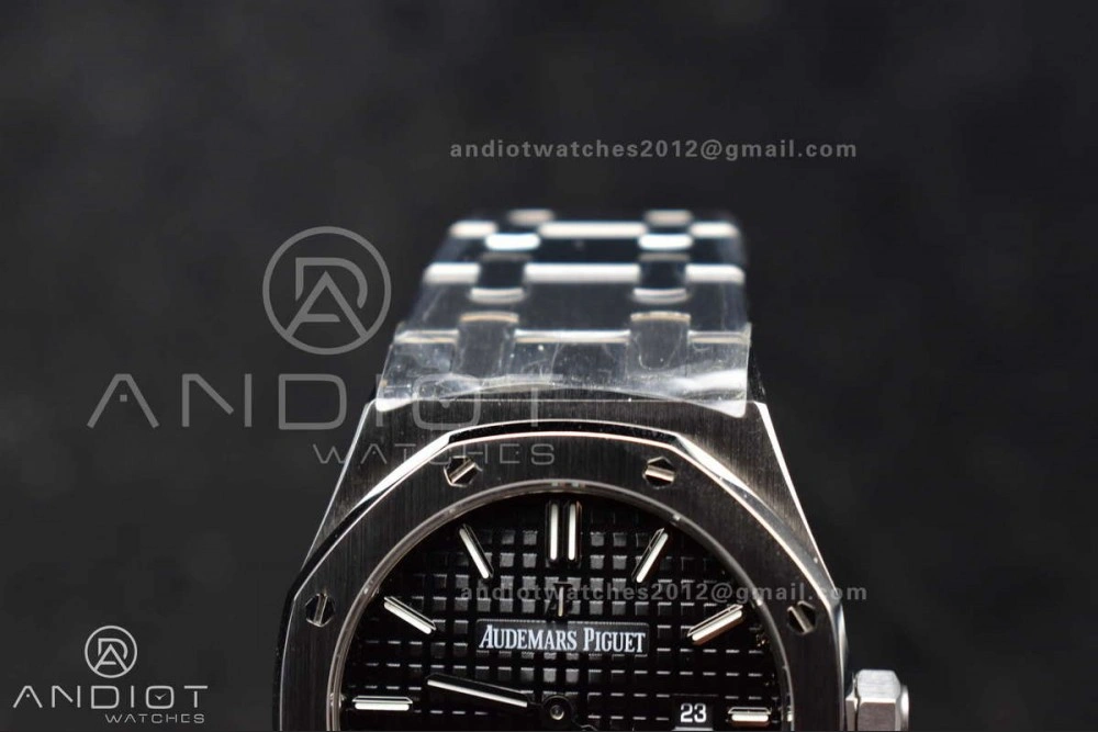 EasyCare Lady Royal Oak 33mm 67651 SS V7F 1:1 Best Edition Black Textured Dial on SS Bracelet Ronda Quartz to AP Cal. 109