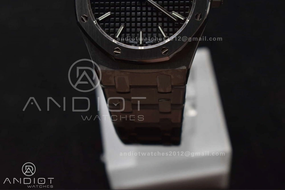 EasyCare Lady Royal Oak 33mm 67651 SS V7F 1:1 Best Edition Black Textured Dial on SS Bracelet Ronda Quartz to AP Cal. 109