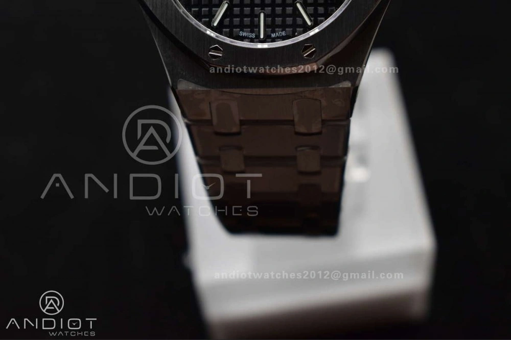 EasyCare Lady Royal Oak 33mm 67651 SS V7F 1:1 Best Edition Black Textured Dial on SS Bracelet Ronda Quartz to AP Cal. 109