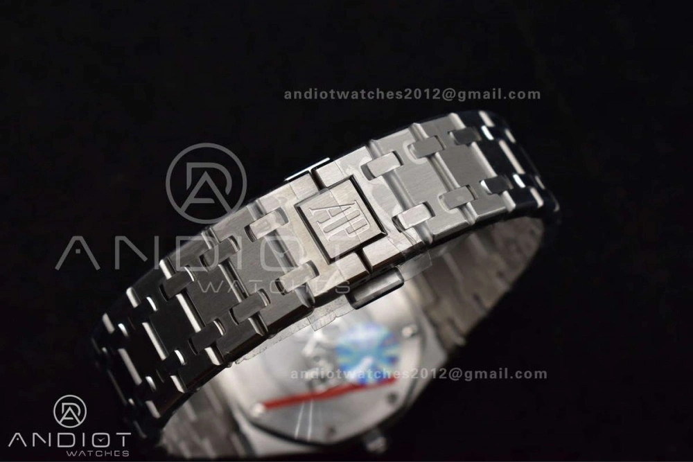 EasyCare Lady Royal Oak 33mm 67651 SS V7F 1:1 Best Edition Black Textured Dial on SS Bracelet Ronda Quartz to AP Cal. 109