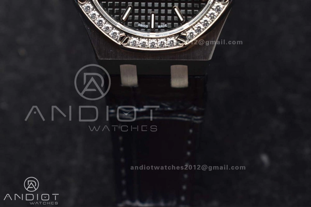 FlexibleFit Lady Royal Oak 33mm 67651 SS Diamond Bezel V7F 1:1 Black Textured Dial On Stainless Strap Ronda Quartz 120