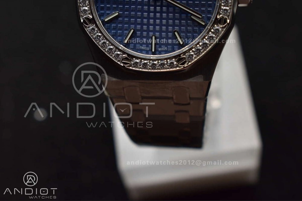 Upgraded Lady Royal Oak 33mm 67651 SS Diamond Bezel V7F 1:1 Blue Textured Dial on SS Bracelet Ronda Quartz to AP Cal. 116