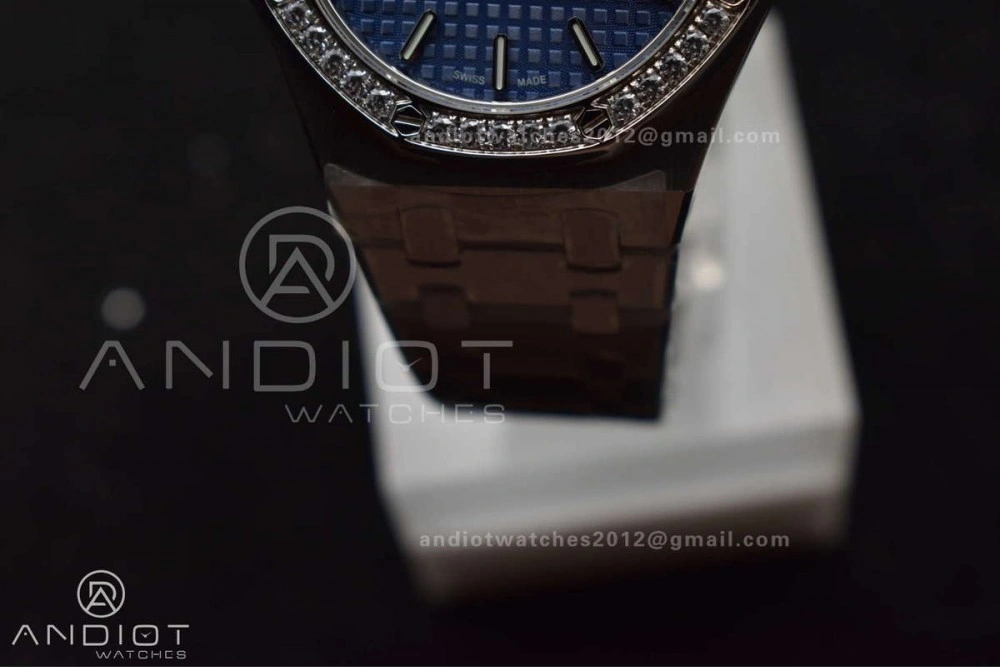 Upgraded Lady Royal Oak 33mm 67651 SS Diamond Bezel V7F 1:1 Blue Textured Dial on SS Bracelet Ronda Quartz to AP Cal. 116