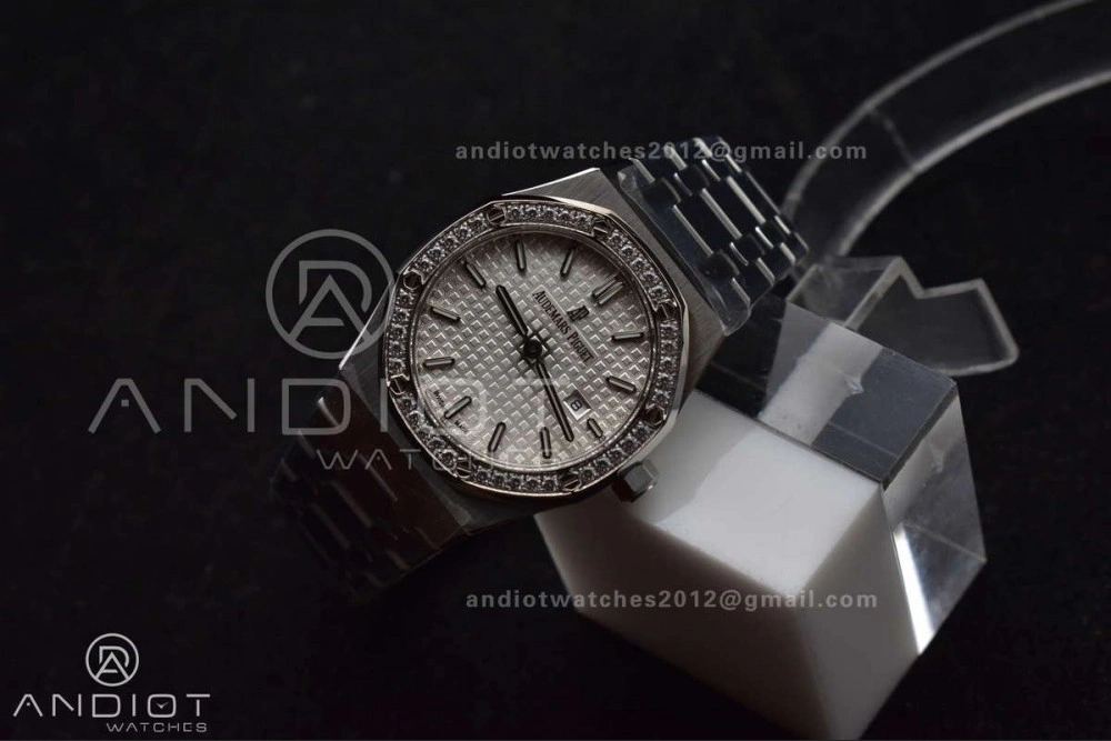 Lady Royal Oak 33mm 67651 SS Diamond Bezel V7F 1:1 White Textured Dial On Stainless Strap Ronda Quartz to AP Cal. Premium 110