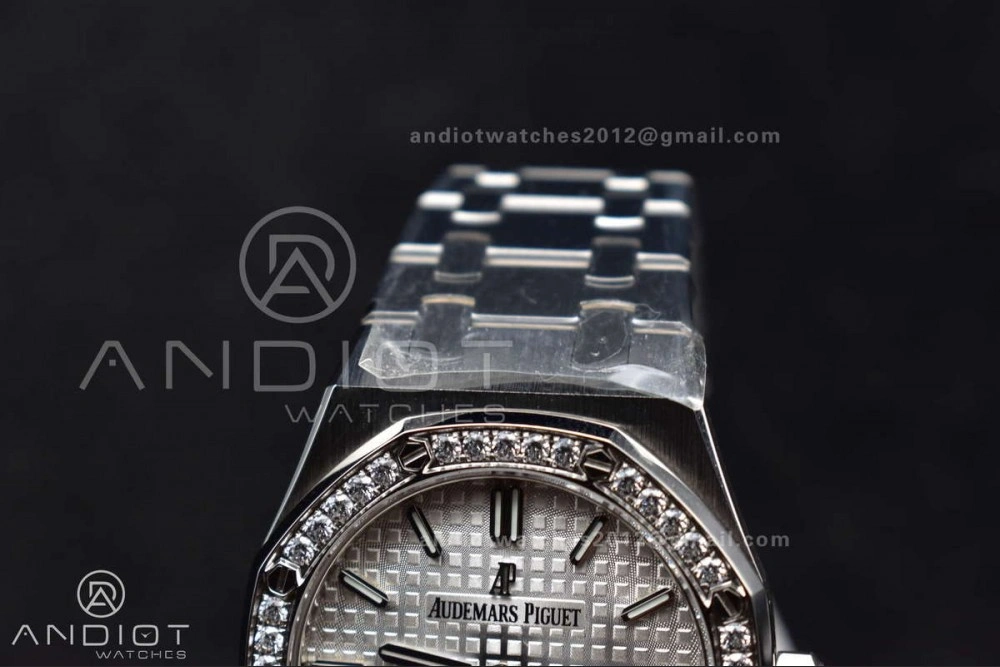 Lady Royal Oak 33mm 67651 SS Diamond Bezel V7F 1:1 White Textured Dial On Stainless Strap Ronda Quartz to AP Cal. Premium 110