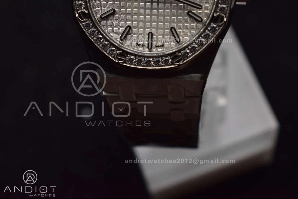 Lady Royal Oak 33mm 67651 SS Diamond Bezel V7F 1:1 White Textured Dial On Stainless Strap Ronda Quartz to AP Cal. Premium 110