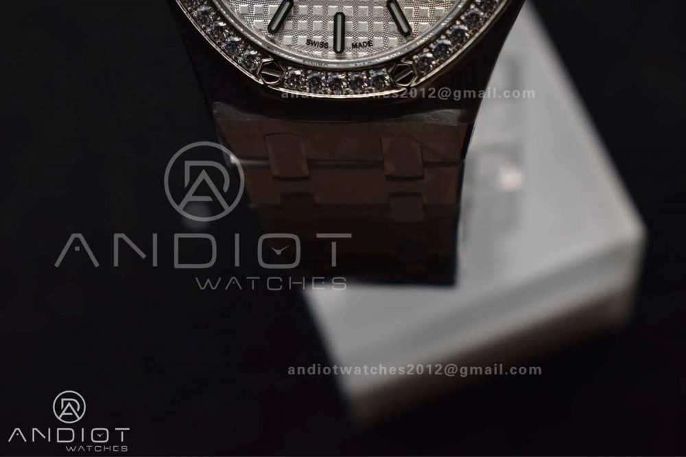 Lady Royal Oak 33mm 67651 SS Diamond Bezel V7F 1:1 White Textured Dial On Stainless Strap Ronda Quartz to AP Cal. Premium 110
