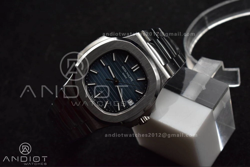 Elegant Nautilus 5711 1A 3KF 1:1 Best Edition Blue Textured Dial on SS Bracelet A324 Super Clone V 364
