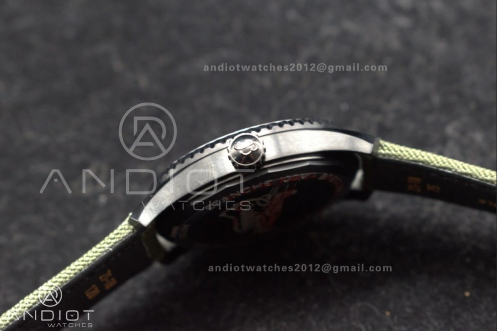 Elegant Navitimer 8 Automatic 41mm PVD TF 1:1 Best Edition Green Dial on Green Nylon Strap A 190