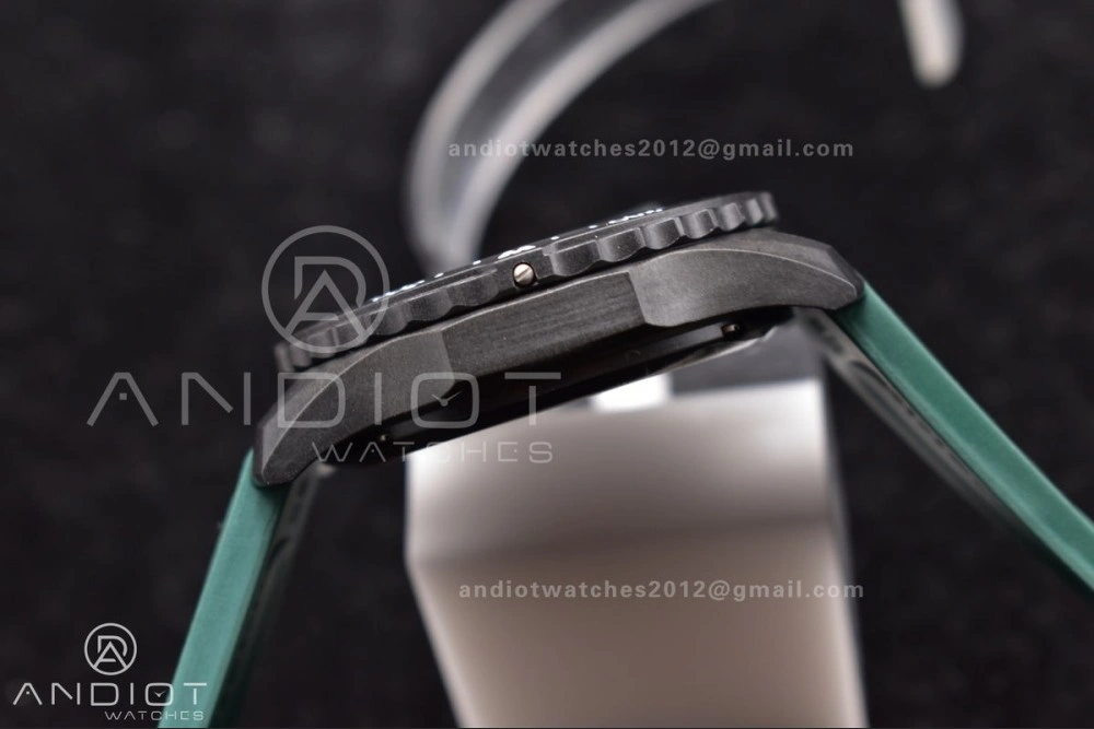Versatile OF Factory Breilting Endurance Pro 44mm Green 922