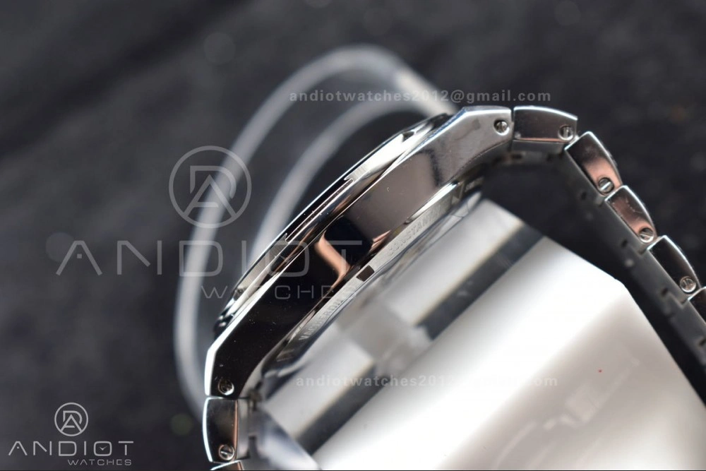 TravelReady Overseas 4500V SS ZF 1:1 Best Edition Silver Dial on SS Bracelet A 924