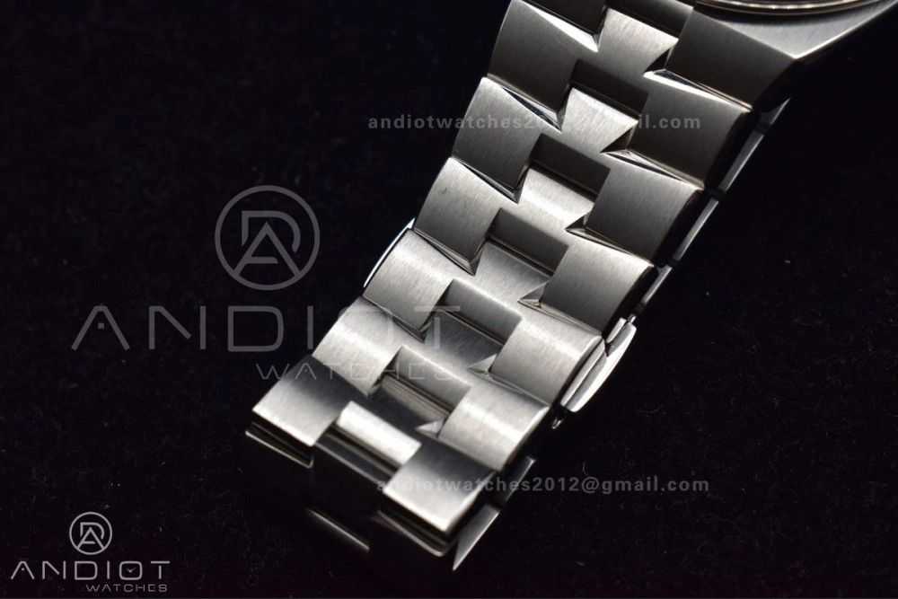 TravelReady Overseas 4500V SS ZF 1:1 Best Edition Silver Dial on SS Bracelet A 924