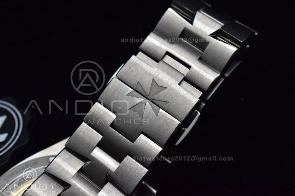 TravelReady Overseas 4500V SS ZF 1:1 Best Edition Silver Dial on SS Bracelet A 924