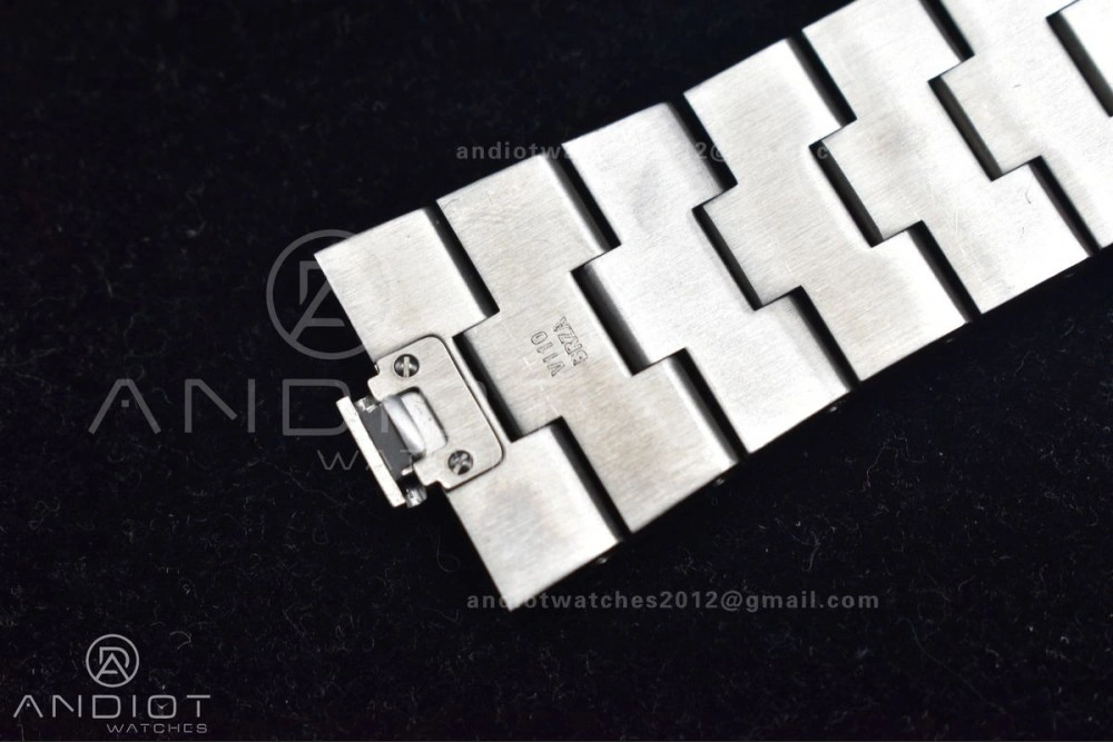 TravelReady Overseas 4500V SS ZF 1:1 Best Edition Silver Dial on SS Bracelet A 924