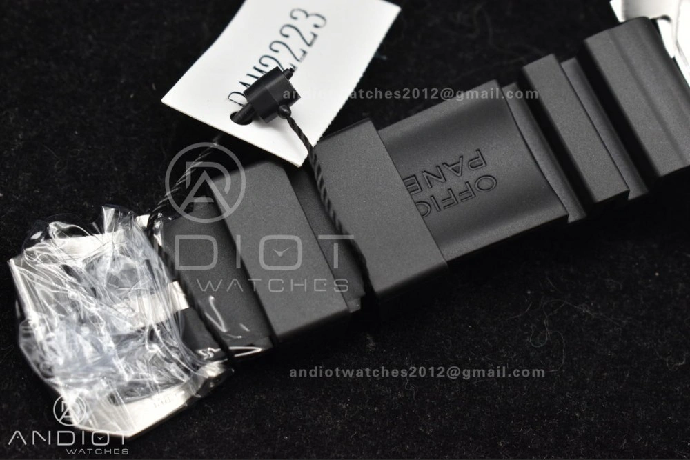 Resilient PAM2223 Submersible 42mm VSF Best Edition White Dial on Black Rubber Strap P 347