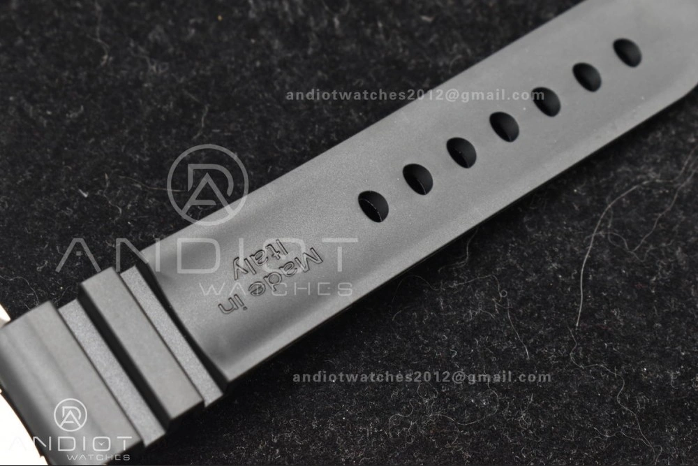 Resilient PAM2223 Submersible 42mm VSF Best Edition White Dial on Black Rubber Strap P 347