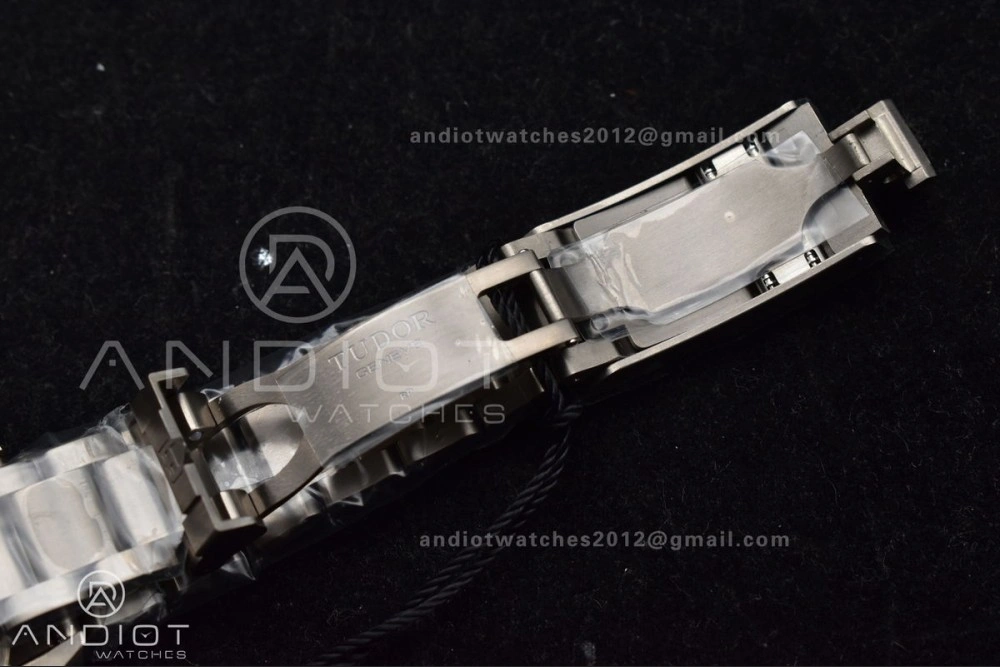 AllSeason Pelagos 39mm Titanium ZF 1:1 Best Edition Black Dial on Titanium Bracelet A 1273