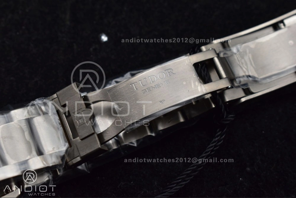 AllSeason Pelagos 39mm Titanium ZF 1:1 Best Edition Black Dial on Titanium Bracelet A 1273
