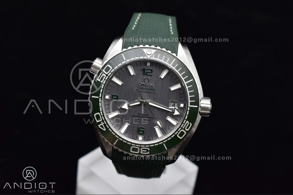 Planet Ocean 43.5mm SS VSF 1:1 Best Edition Green Bezel White Dial on Green Rubber Strap A8900 Super Clone WeatherProof 39