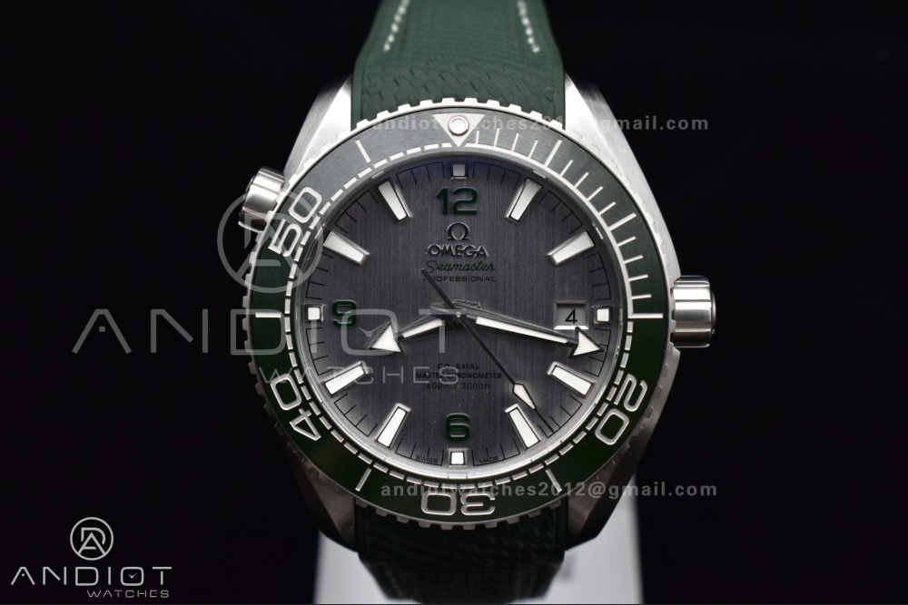 Planet Ocean 43.5mm SS VSF 1:1 Best Edition Green Bezel White Dial on Green Rubber Strap A8900 Super Clone WeatherProof 39
