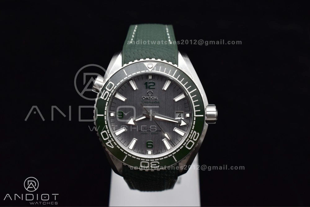 Planet Ocean 43.5mm SS VSF 1:1 Best Edition Green Bezel White Dial on Green Rubber Strap A8900 Super Clone WeatherProof 39