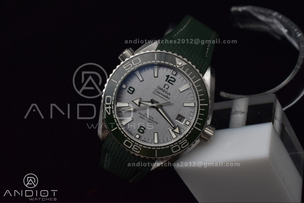 Planet Ocean 43.5mm SS VSF 1:1 Best Edition Green Bezel White Dial on Green Rubber Strap A8900 Super Clone WeatherProof 39