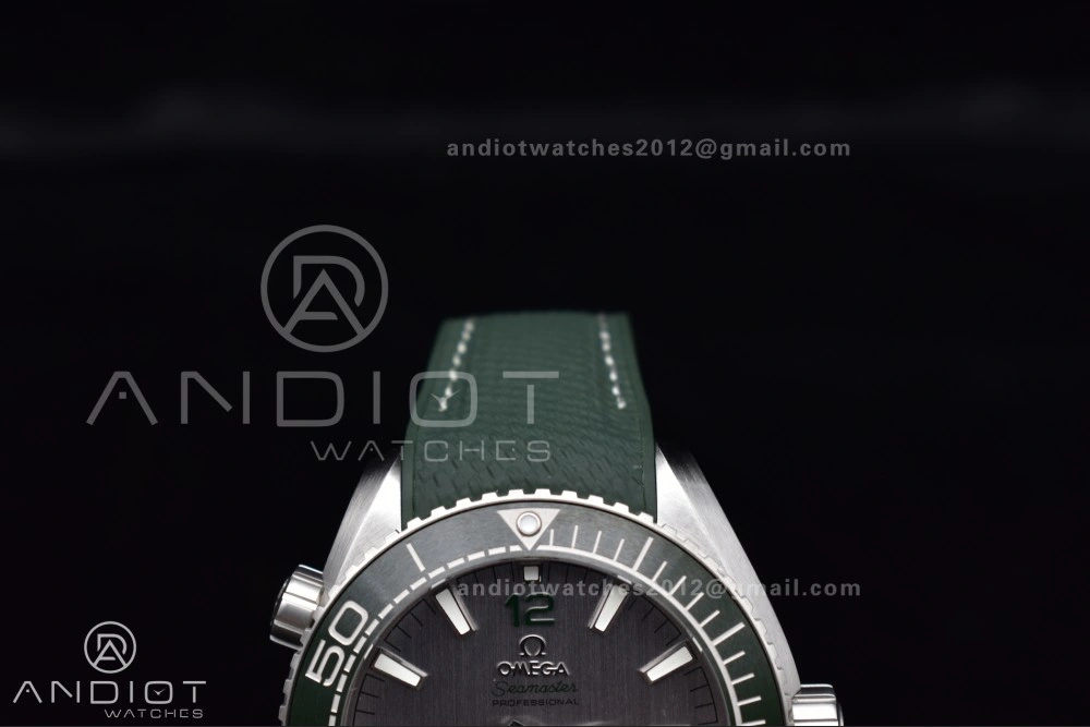 Planet Ocean 43.5mm SS VSF 1:1 Best Edition Green Bezel White Dial on Green Rubber Strap A8900 Super Clone WeatherProof 39