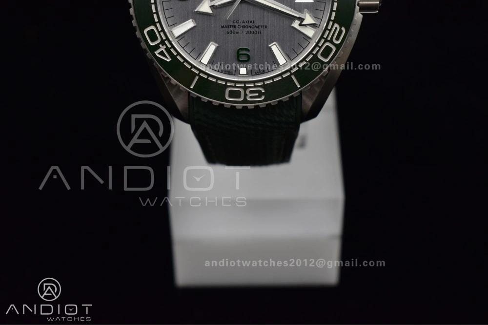 Planet Ocean 43.5mm SS VSF 1:1 Best Edition Green Bezel White Dial on Green Rubber Strap A8900 Super Clone WeatherProof 39