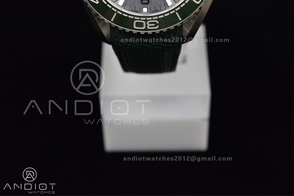 Planet Ocean 43.5mm SS VSF 1:1 Best Edition Green Bezel White Dial on Green Rubber Strap A8900 Super Clone WeatherProof 39