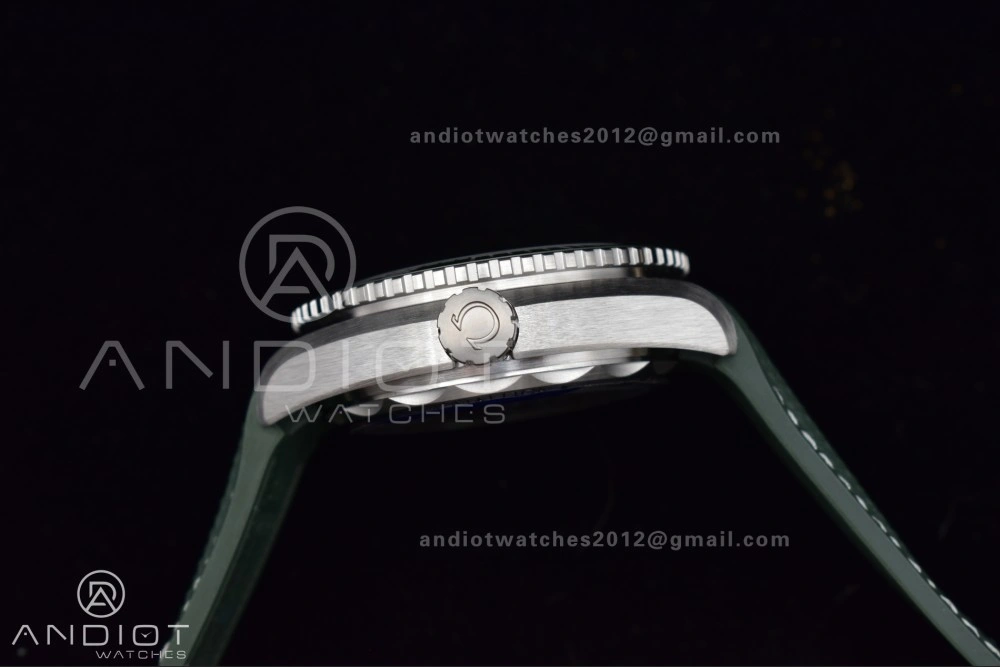 Planet Ocean 43.5mm SS VSF 1:1 Best Edition Green Bezel White Dial on Green Rubber Strap A8900 Super Clone WeatherProof 39