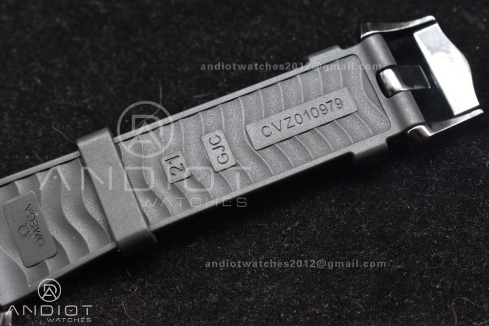 Seamaster 300m 43.5mm Black Ceramic VSF 1:1 Best Edition Black Dial RG Bezel on Black Rubber Strap A Trendsetting 1070