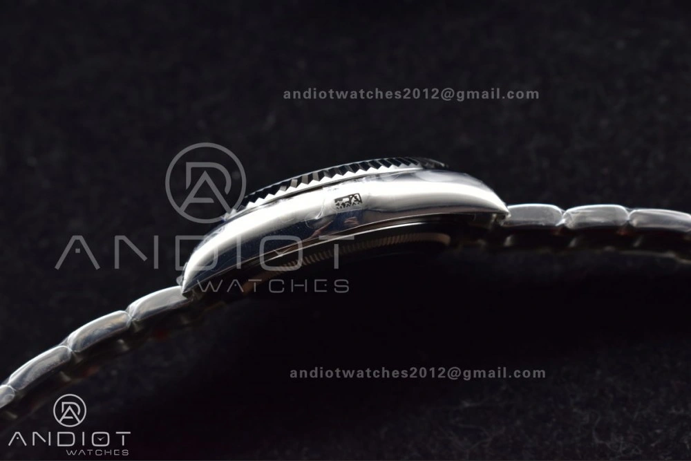 SmoothTexture Skydweller SS Noob Best Edition Green Dial on SS Oyster Bracelet A23J 1109