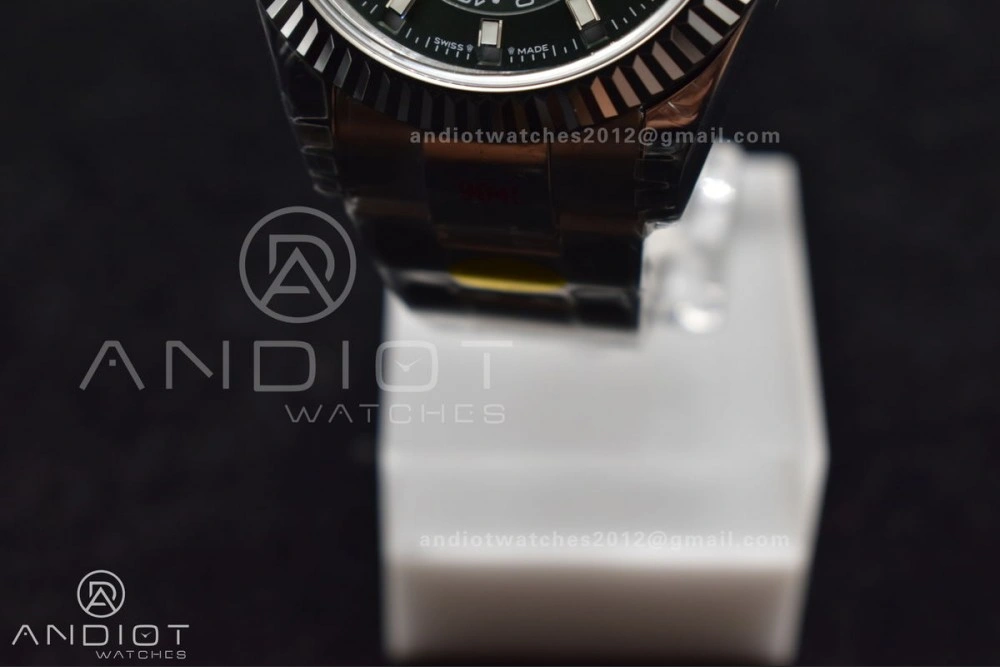 SmoothTexture Skydweller SS Noob Best Edition Green Dial on SS Oyster Bracelet A23J 1109