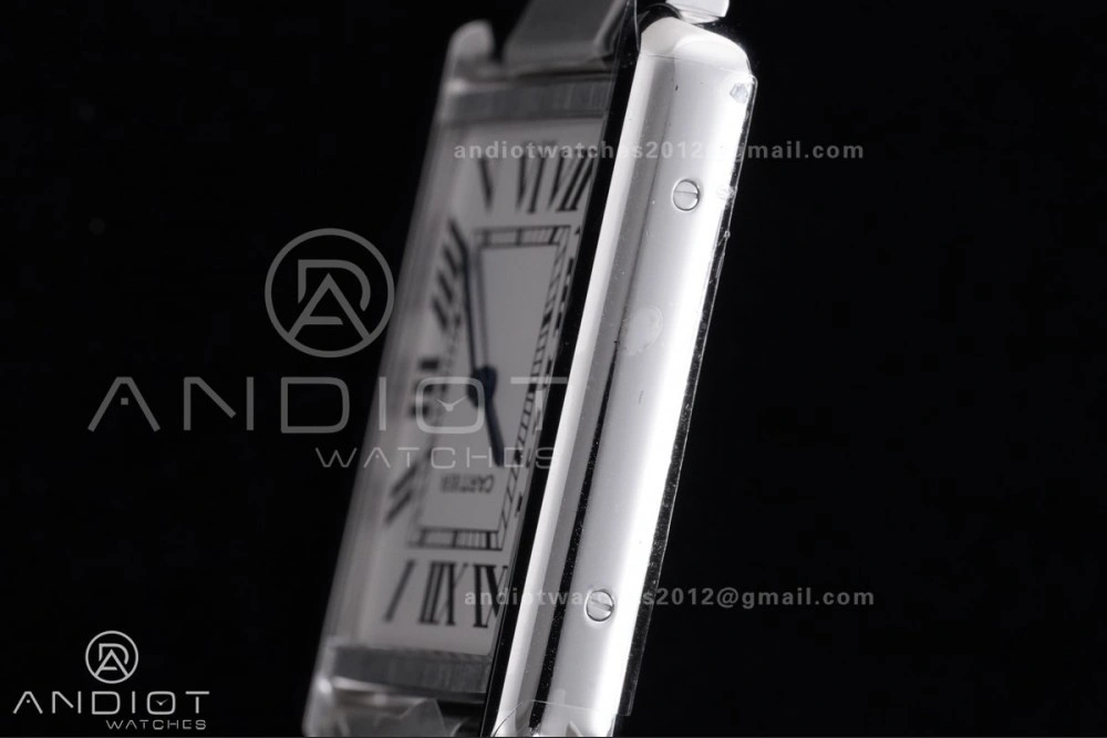 Tank Solo 27.5x34.8mm AF SS White Dial on SS Bracelet Ronda Quartz MoistureWicking 257