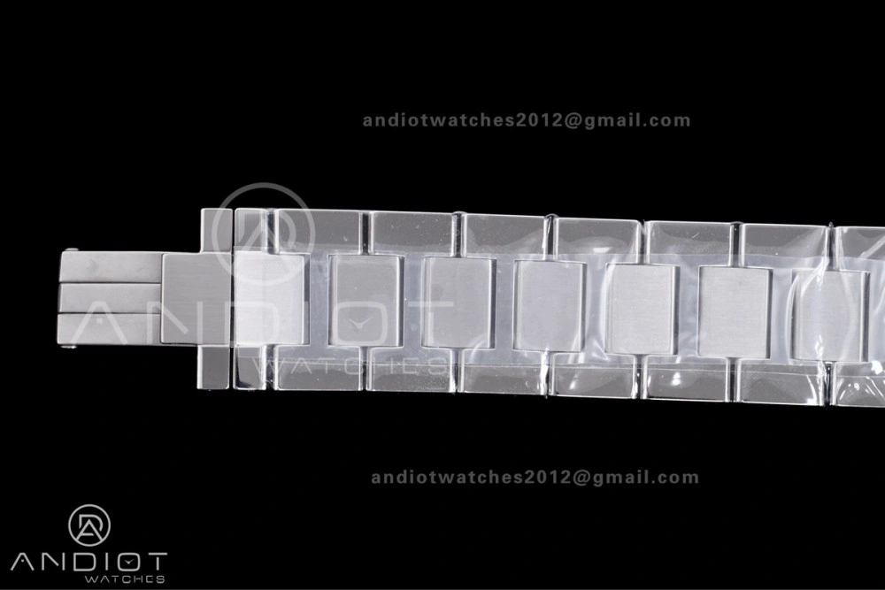 Tank Solo 27.5x34.8mm AF SS White Dial on SS Bracelet Ronda Quartz MoistureWicking 257