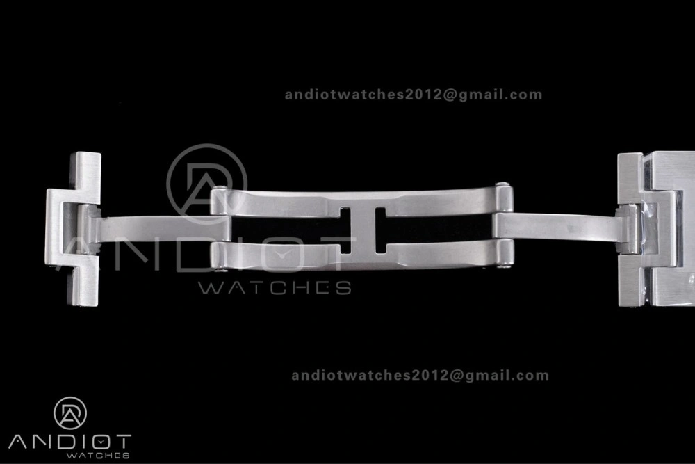 Tank Solo 27.5x34.8mm AF SS White Dial on SS Bracelet Ronda Quartz MoistureWicking 257