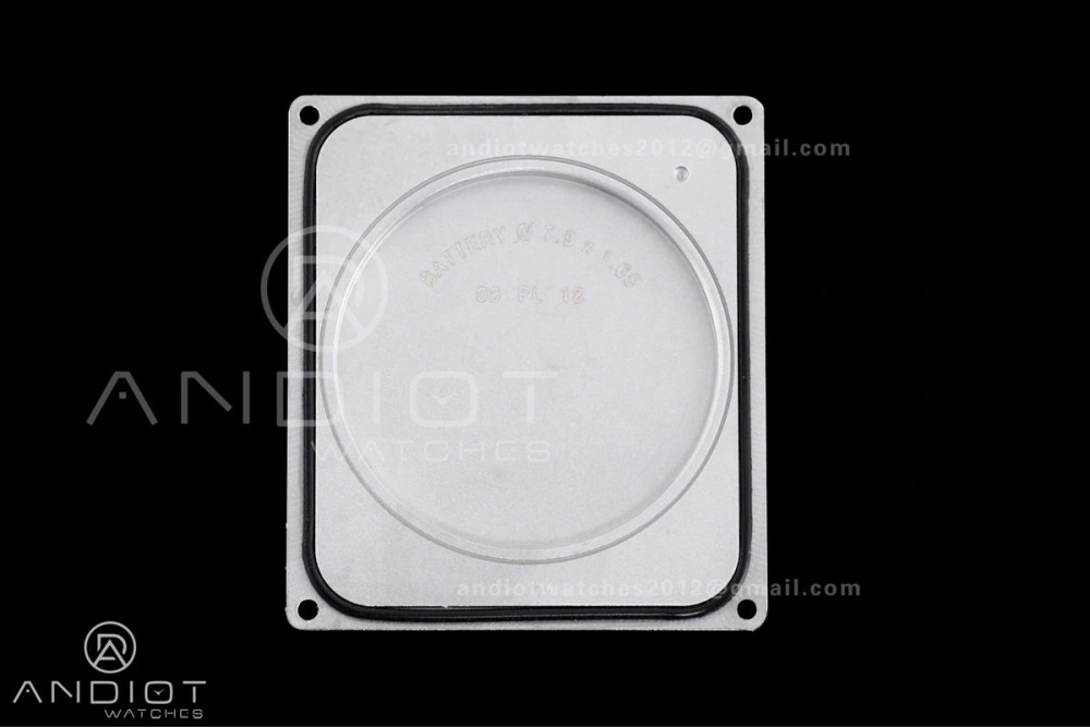 Tank Solo 27.5x34.8mm AF SS White Dial on SS Bracelet Ronda Quartz MoistureWicking 257